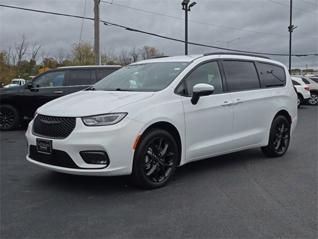 Used 2023 Chrysler Pacifica Touring L Van Passenger Van