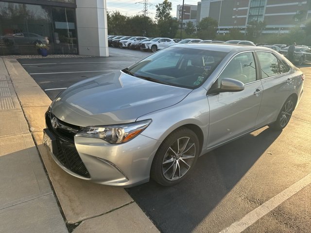 2016 Toyota Camry XSE photo 2