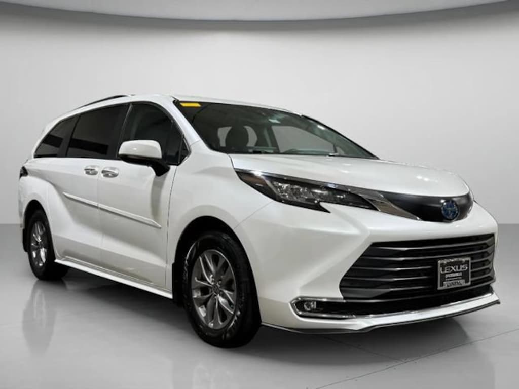 Used 2022 Toyota Sienna XLE 7 Passenger Van Passenger Van