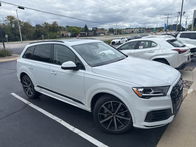 2023 Audi Q7 55 Premium Plus photo 2