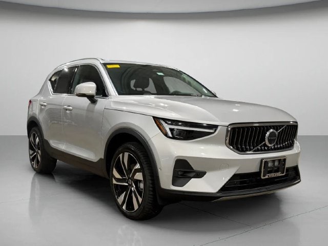 2025 Volvo XC40