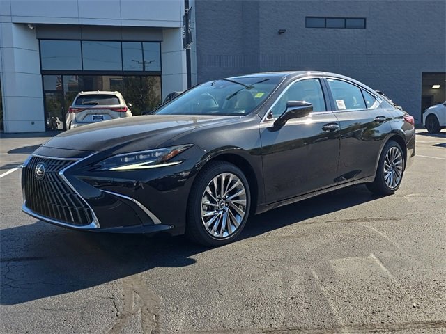 2025 Lexus ES 300h Ultra Luxury photo 3