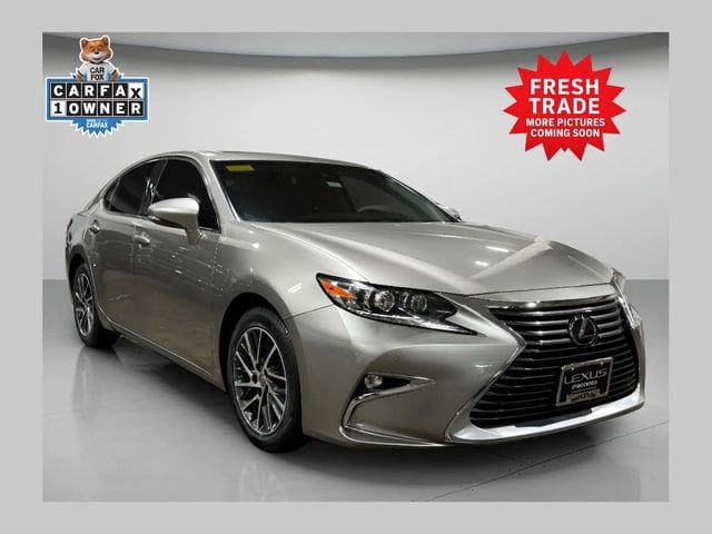 2016 Lexus ES 350's photo
