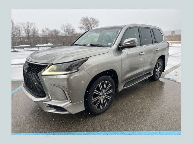2020 Lexus LX 570's photo