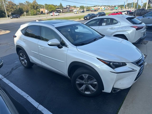 2017 Lexus NX 300h Luxury photo 2