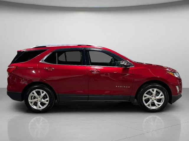 Used 2020 Chevrolet Equinox Premier with VIN 3GNAXXEV9LS672415 for sale in Brookfield, WI
