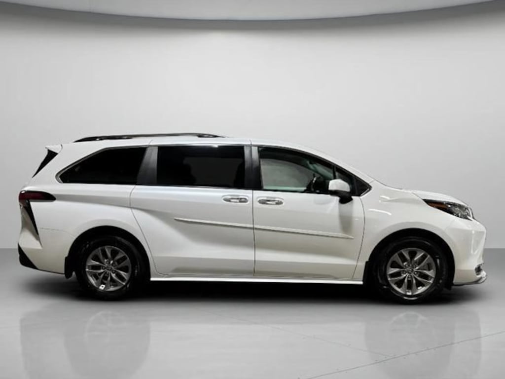 Used 2022 Toyota Sienna XLE 7 Passenger Van Passenger Van