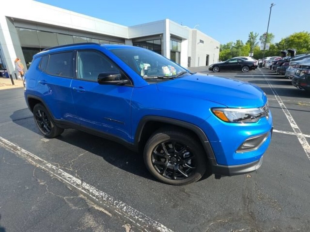 Used 2025 Jeep Compass Latitude SUV