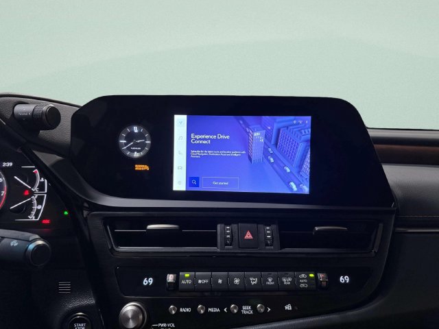 2025 Lexus ES 350 - Photo 13