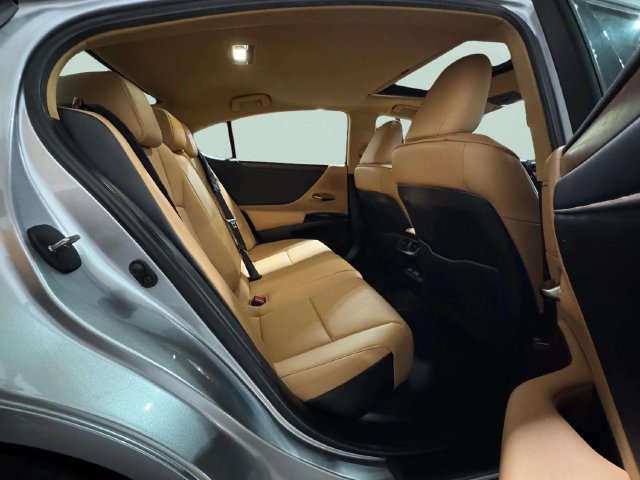 2025 Lexus ES 350 - Photo 24