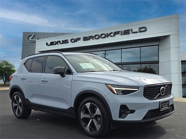 2025 Volvo XC40