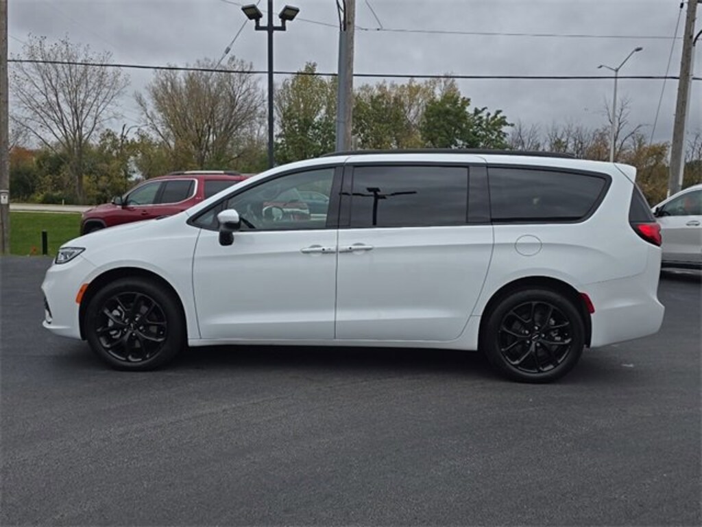 Used 2023 Chrysler Pacifica Touring L Van Passenger Van