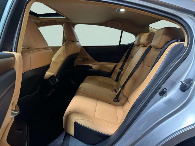 2025 Lexus ES 350 - Photo 23