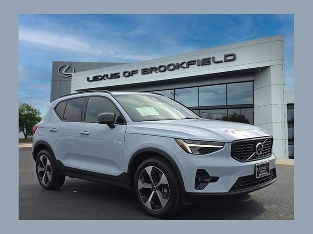 2025 Volvo XC40 Plus