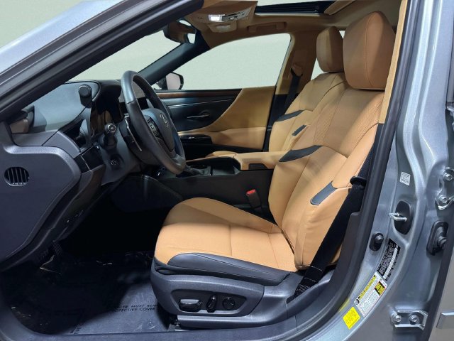 2025 Lexus ES 350 - Photo 22