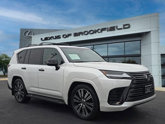 2023 Lexus LX Luxury's photo
