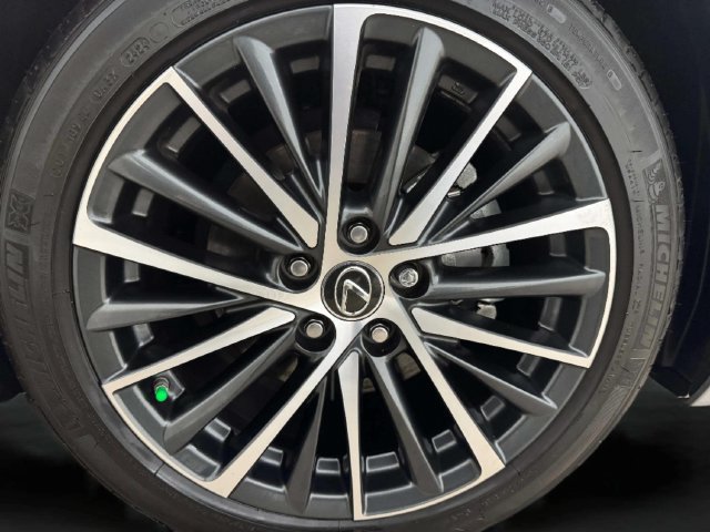 2025 Lexus ES 350 - Photo 28
