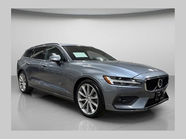 2020 Volvo V60 T5 Momentum's photo