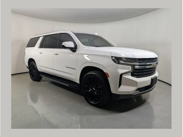 2022 Chevrolet Suburban 4WD 1500 LT's photo
