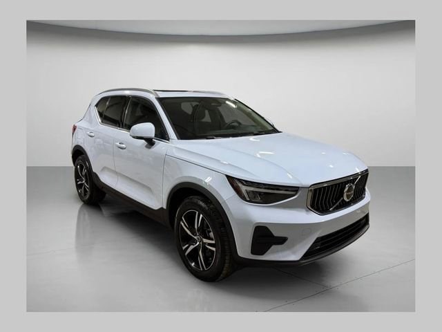 2025 Volvo XC40 B5 Core Bright AWD's photo