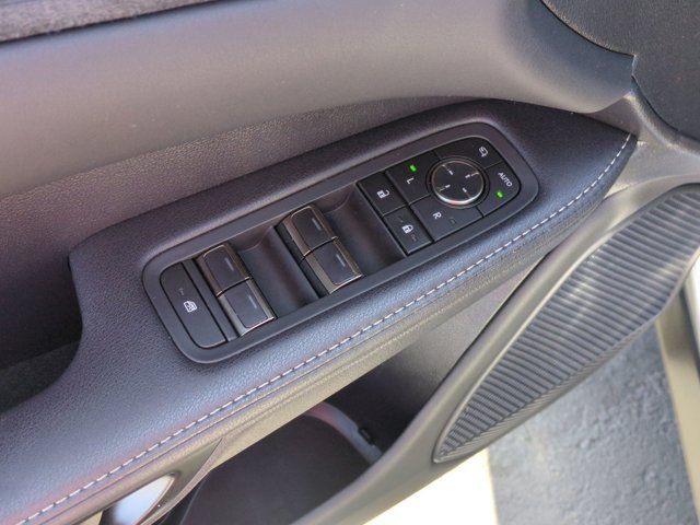 2024 Lexus RX PHEV 450h+ - Photo 15