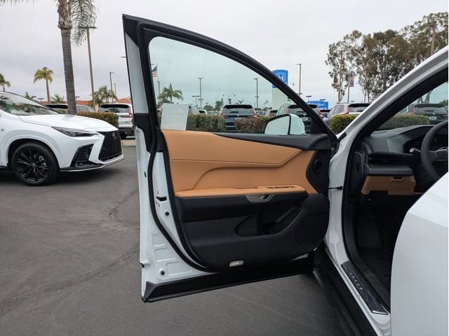 2026 Lexus ES BEV 350e Premium - Photo 13