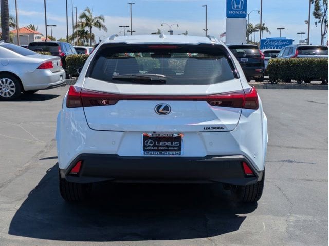 2026 Lexus UX Hybrid 300h Premium - Photo 6