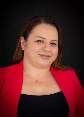 Staff member Stephanie Lopez from ID_6ba79cdd243b