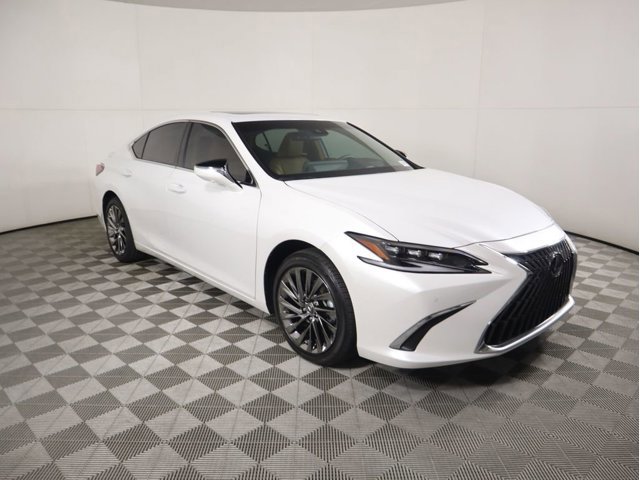2025 Lexus ES 300h Luxury photo 3