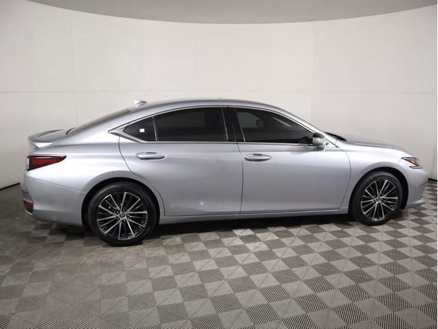 2025 Lexus ES 300h photo 4