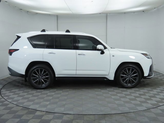 2023 Lexus LX 600 F SPORT photo 4