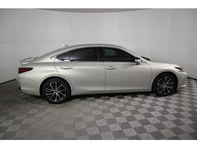 2025 Lexus ES 300h Base photo 4