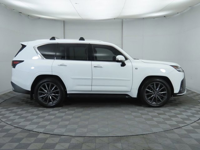 2024 Lexus LX 600 F SPORT photo 4
