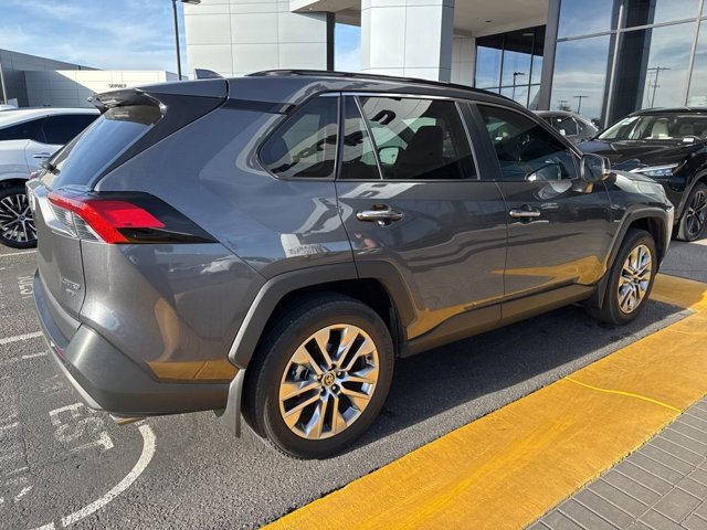 2022 Toyota RAV4 Limited photo 4