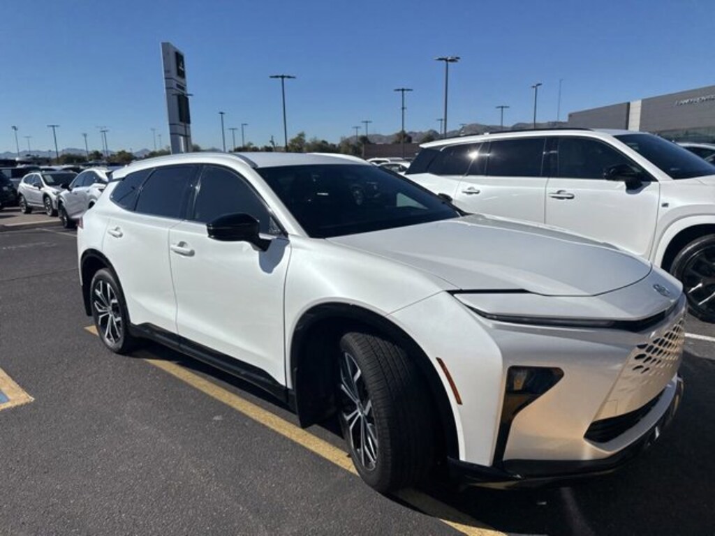 Used 2025 Toyota Crown Signia XLE SUV