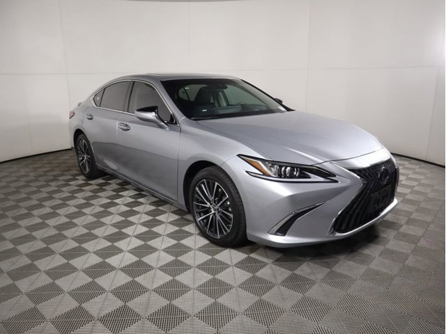 2025 Lexus ES 300h photo 3
