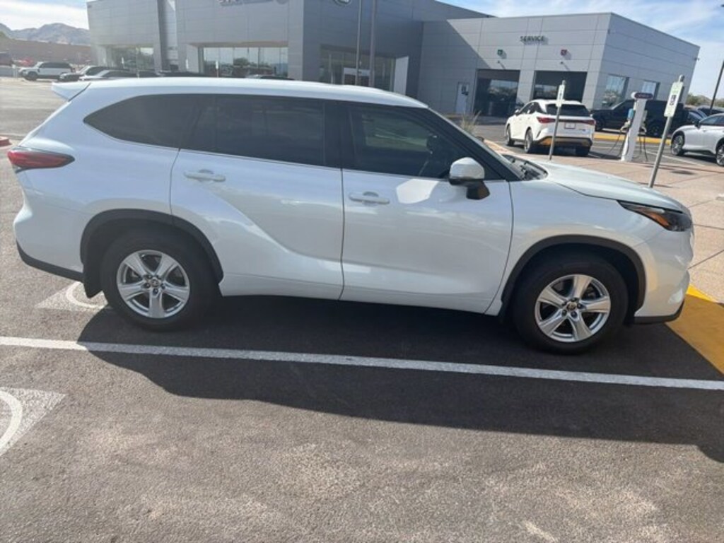 Used 2022 Toyota Highlander L SUV