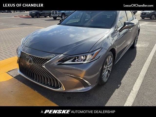 2019 Lexus ES 350's photo