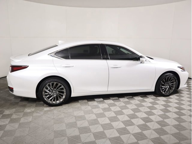 2025 Lexus ES 300h Luxury photo 4