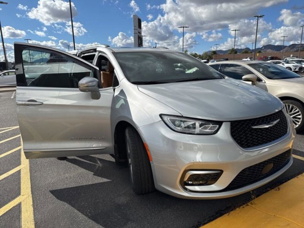 Used 2022 Chrysler Pacifica Hybrid Pinnacle Van Passenger Van