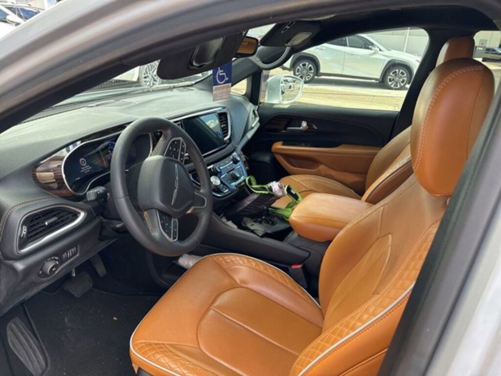 Used 2022 Chrysler Pacifica Hybrid Pinnacle Van Passenger Van