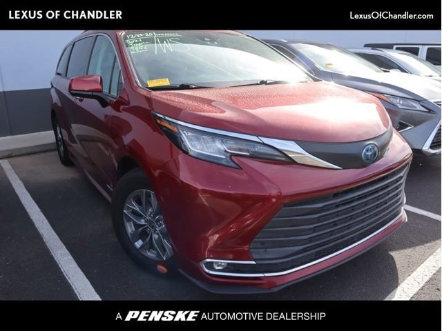 2021 Toyota Sienna XLE's photo