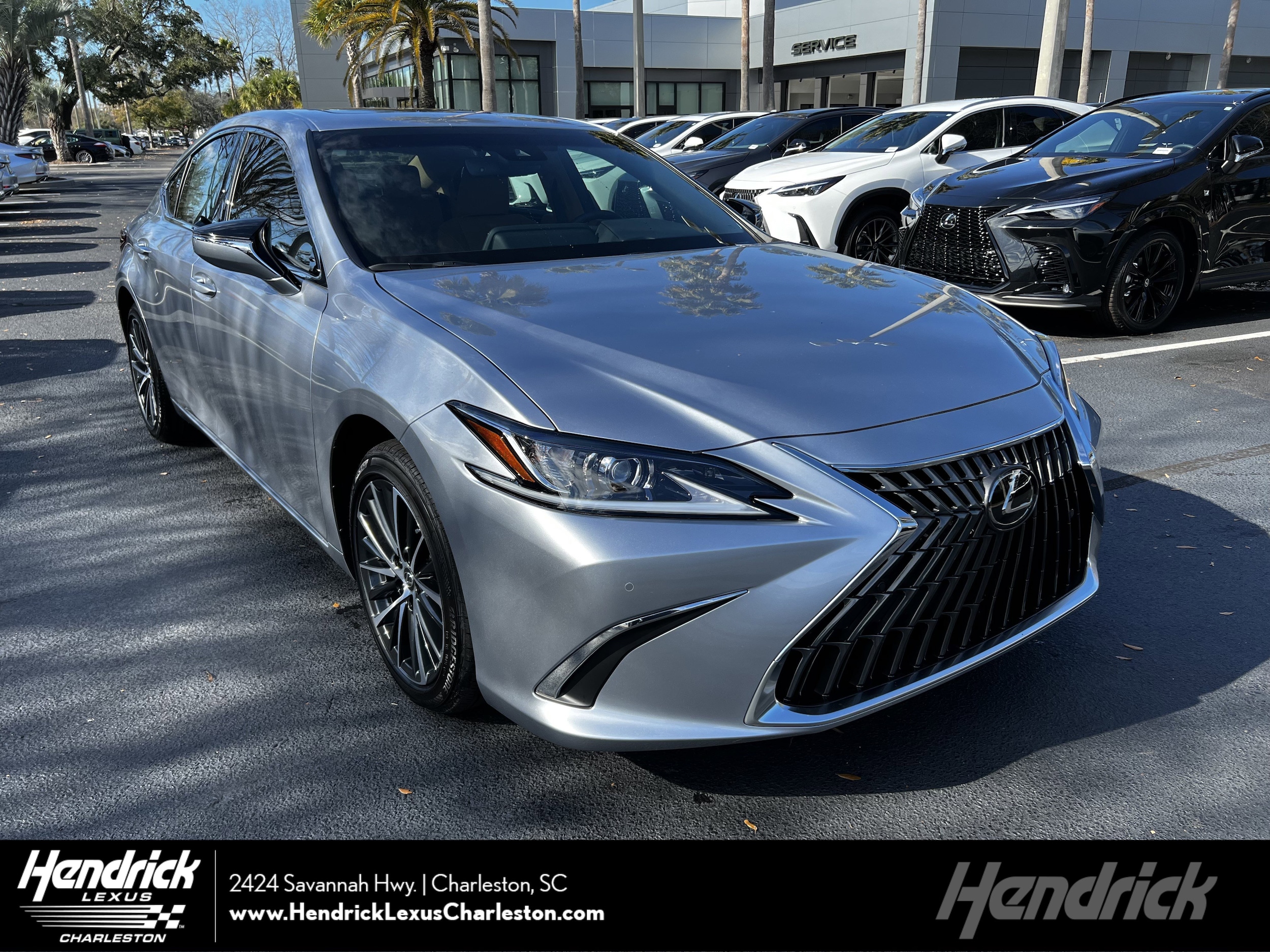 2025 Lexus ES 350's photo