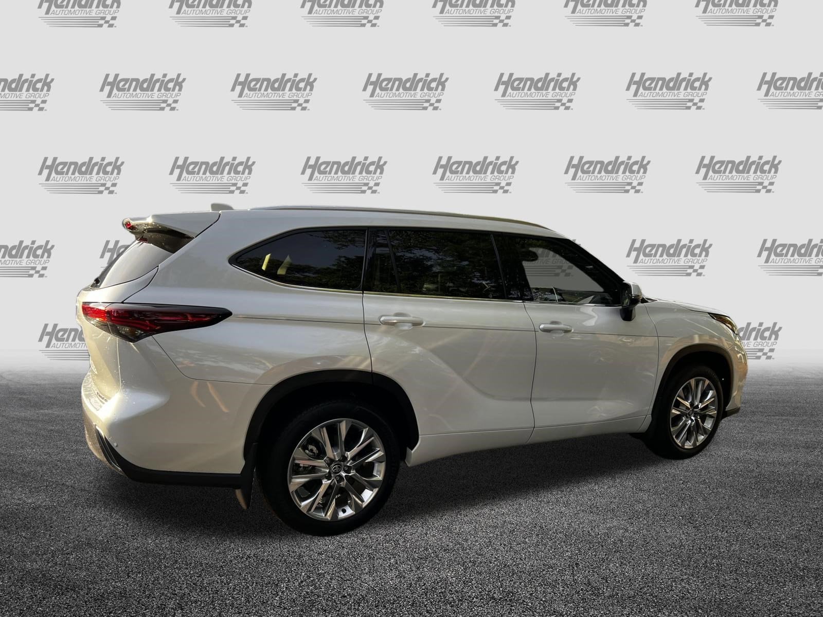 2026 Toyota Highlander Limited photo 3