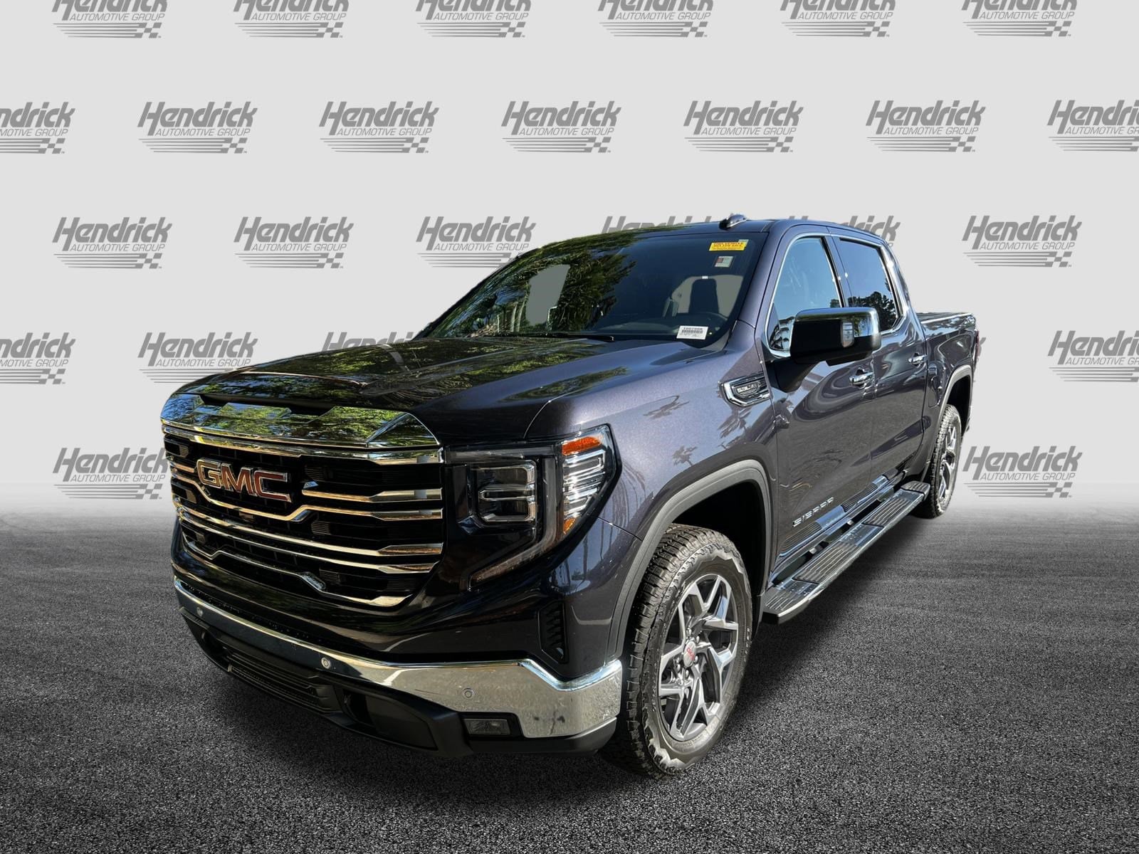 2025 GMC Sierra 1500 SLT photo 2