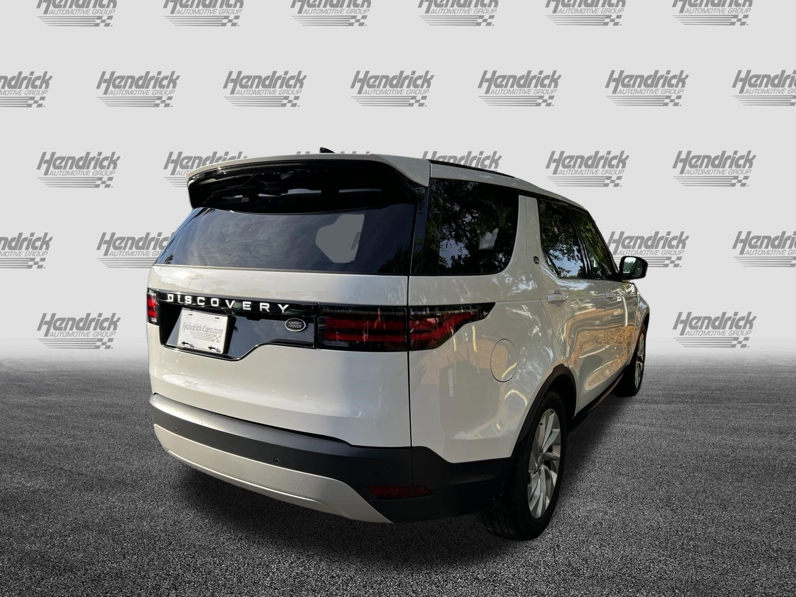 2023 Land Rover Discovery S photo 6
