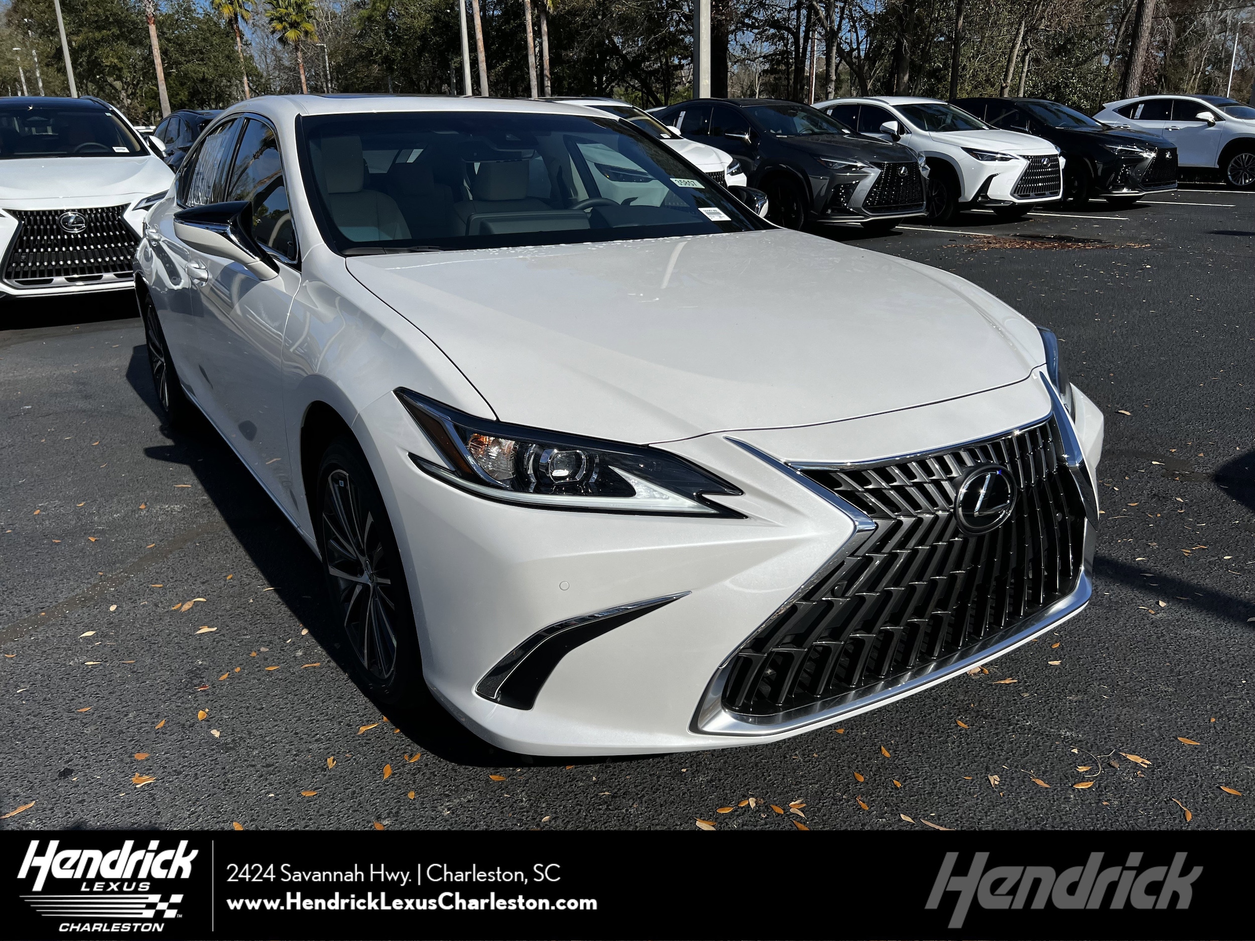 2025 Lexus ES 350's photo