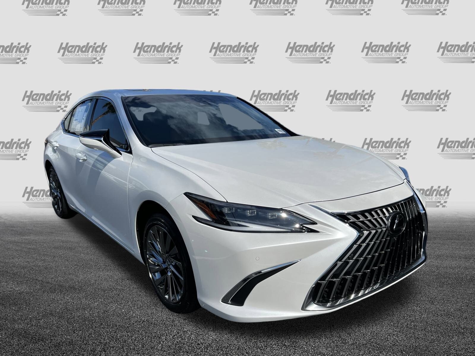 2025 Lexus ES 300h Ultra Luxury photo 2