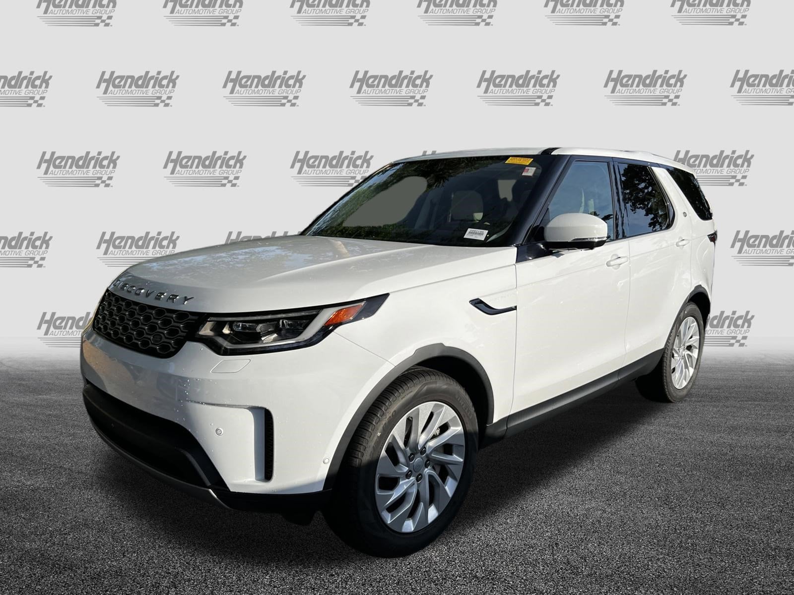 2023 Land Rover Discovery S photo 2