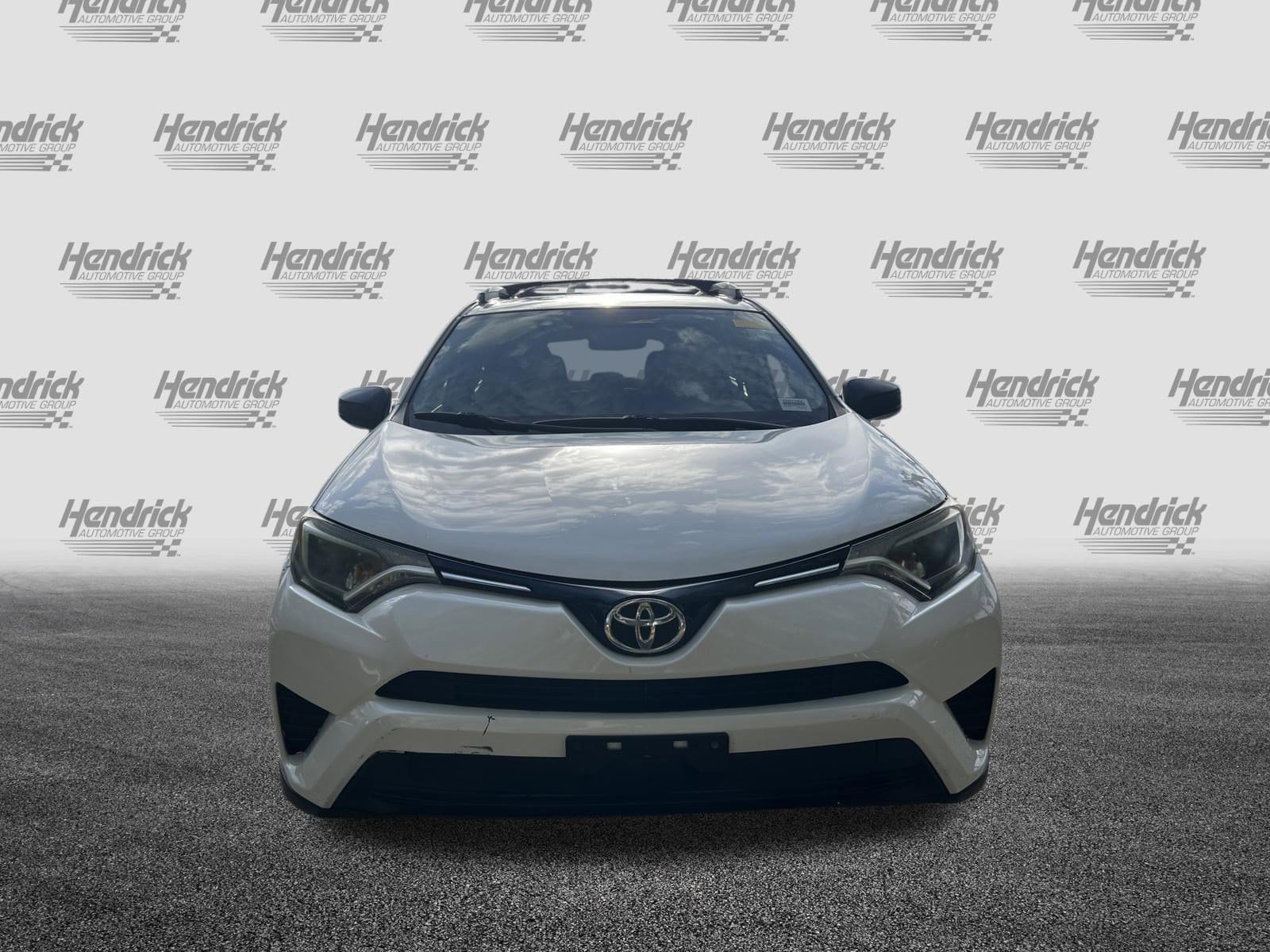 2016 Toyota RAV4 LE photo 2